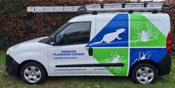 De bedrijfsbus van Sneeker Plaagdier Expert